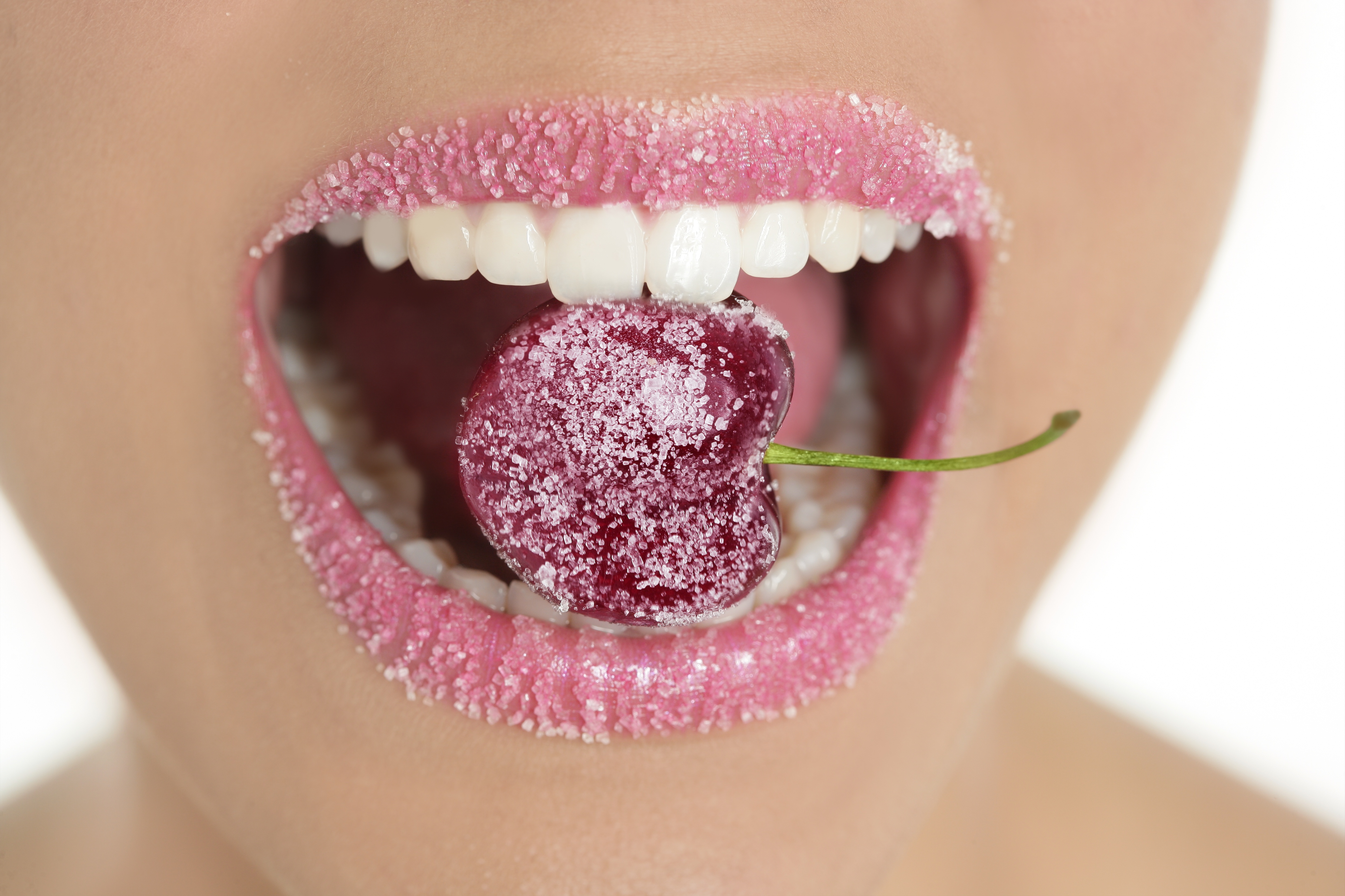 Привкус еды во рту причины. Губы с зубами. Сахарные губы. Сладость во рту. Сладости для зубов.
